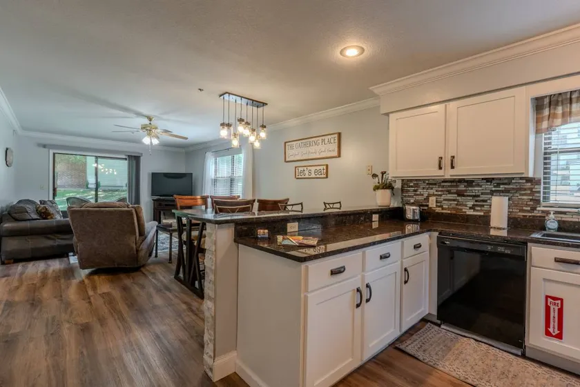 Merveilleux appartement en copropriété convivial et familial avec barbecue, sauna et piscine privée | Vue lac | Avec animaux acceptés - Image 1