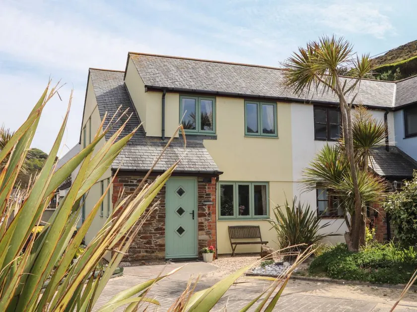 Child-friendly beautiful cottage with garden | Beach view | Beach nearby - Image 1