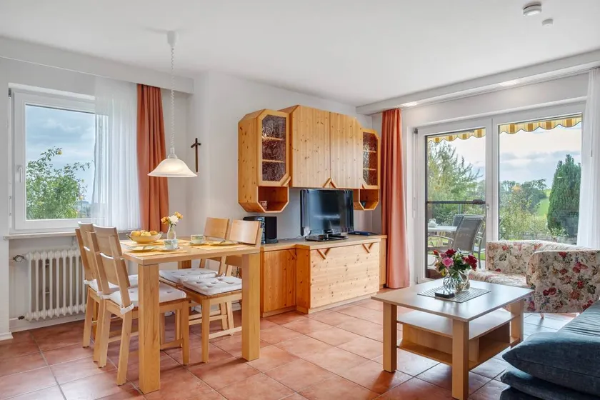 Apartment 'East, 48 sqm' with Shared Terrace, Shared Garden and Wi-Fi - Image 1