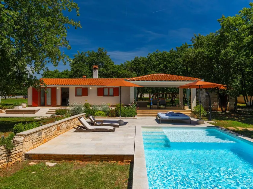 Voll ausgestattetes wunderschönes Ferienhaus mit Terrasse, Grill und privatem Pool | Haustierfreundlich - Image 1