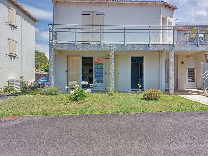 Apartment with garden & terrace - Image 1