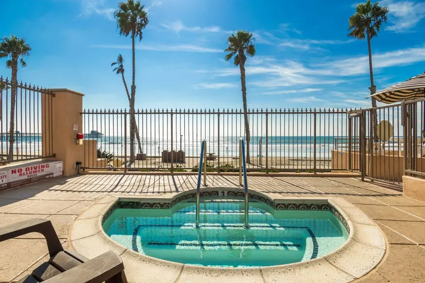 Panoramic Ocean View White Sandy Beaches Community Jacuzzi - Image 1