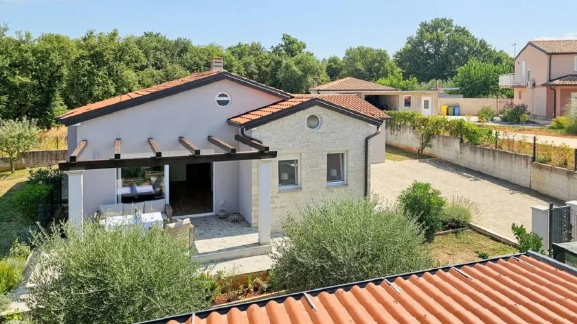 House with terrace, garden & BBQ | Suitable for remote work - Image 1