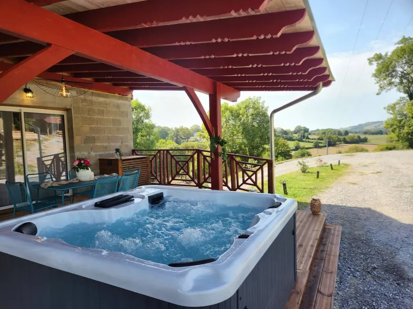 Holiday Home “Mendi Borda” with Spa, Private Terrace, Wi-Fi, Air Conditioning - Image 1
