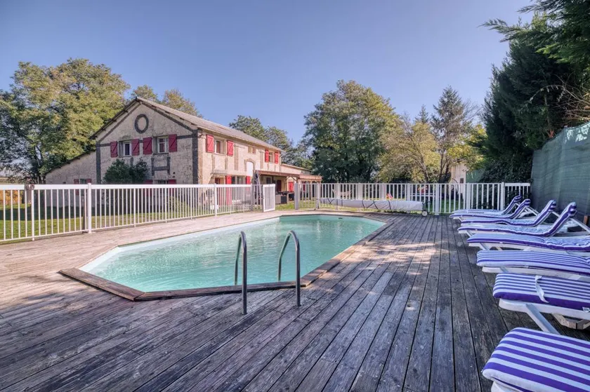 Bed and Breakfast 'Les Templiers' with Shared Pool, Shared Garden and Wi-Fi - Image 1