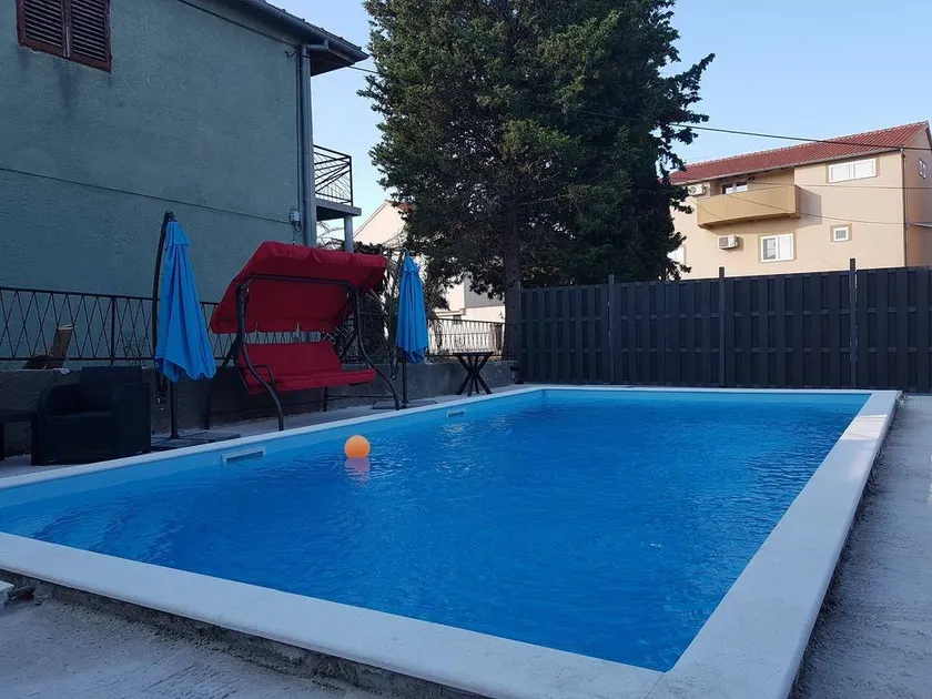 Flat with garden, terrace & barbecue - Image 1