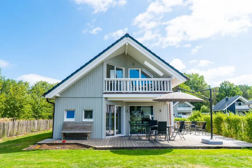 Spacious holiday home near the Baltic Sea with sauna and garden - Image 1