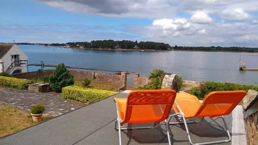 Lovely villa with BBQ & garden | Sea view - Image 1