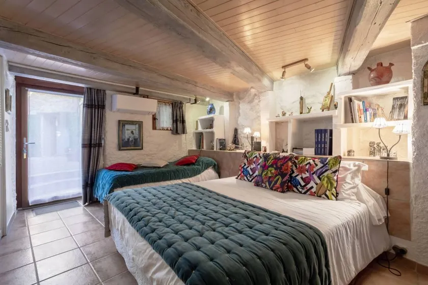 Charming bed and breakfast with garden | Garden view - Image 1