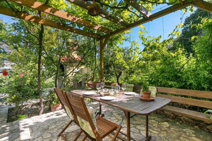 Apartment with barbeque, terrace & garden - Image 1