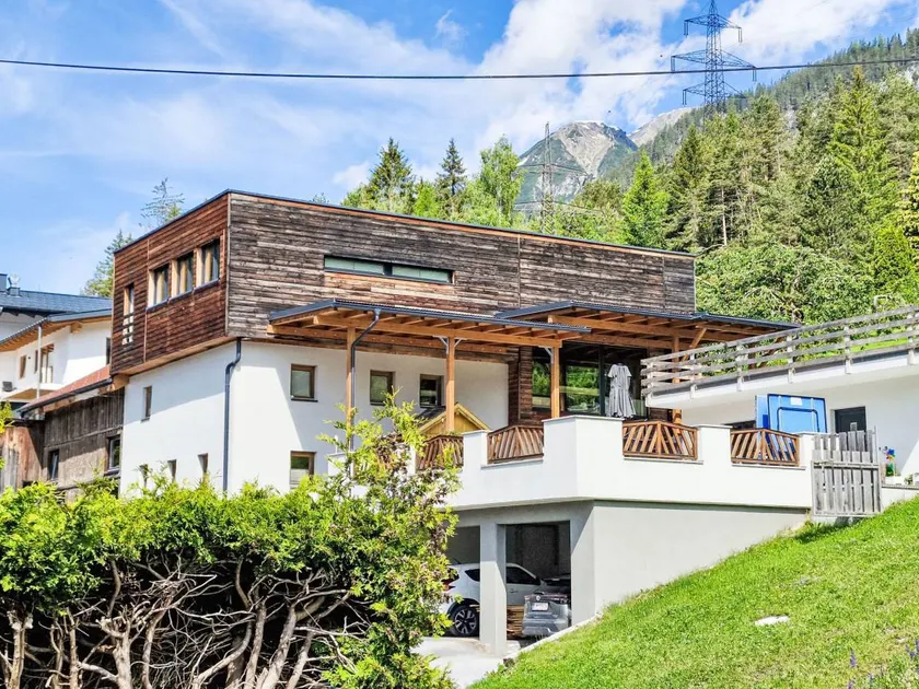 Apartment with garden, terrace & barbeque | Mountain view - Image 1