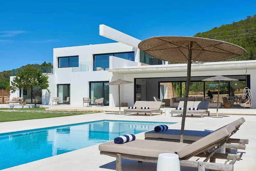 Stunning 8 Bedroom Mansion in Ibiza City, 1005 - Image 1