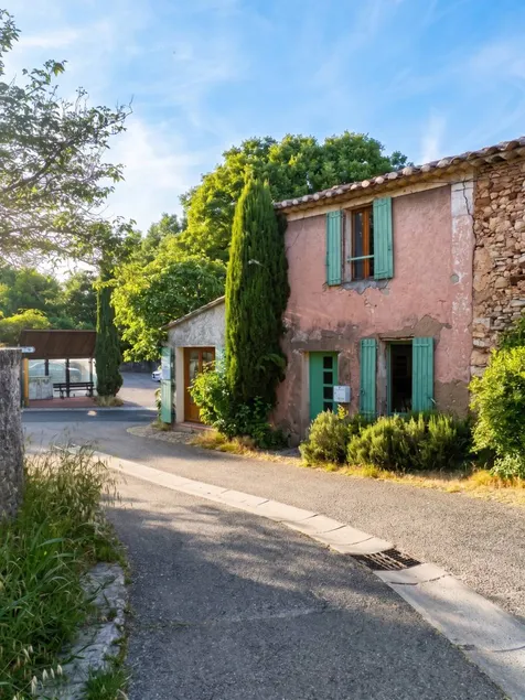 House near Gargas with private entrance and modern amenities - Image 1