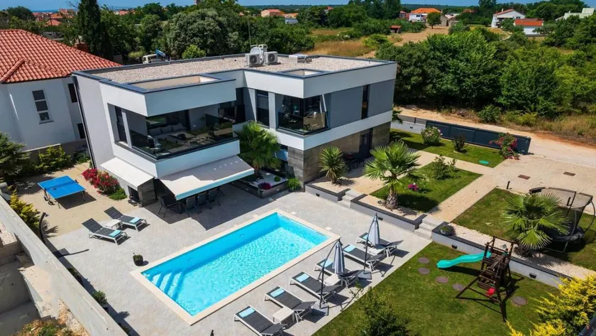 Espacioso apartamento vacacional con piscina, terraza y barbacoa | Admite mascotas - Image 1