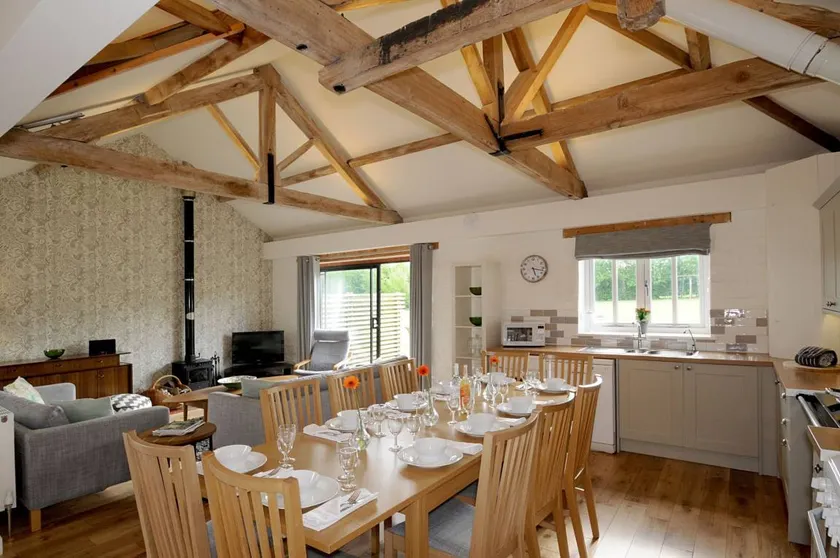 Pleasant cottage with pool, garden & barbecue - Image 1