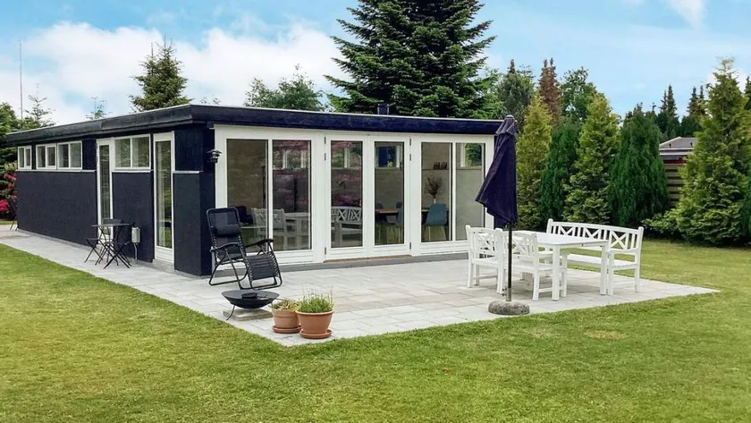 Nice house with terrace - Image 1