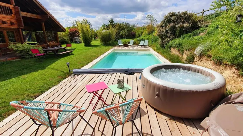 Bed & breakfast with terrace, garden & pool - Image 1