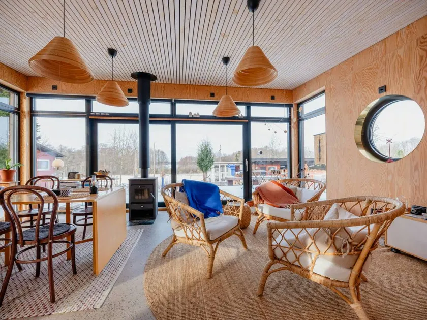 Holiday home with terrace, garden & barbeque | Suitable for remote work - Image 1