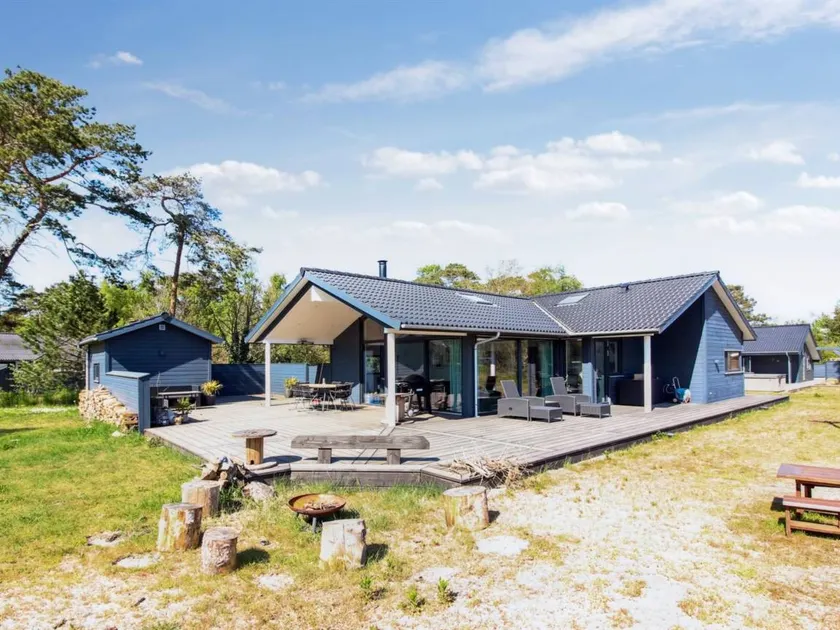 Children-friendly house with terrace & sauna | Next to the beach - Image 1