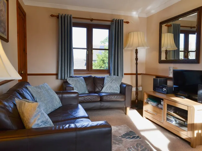 Children-friendly cottage | River view - Image 1