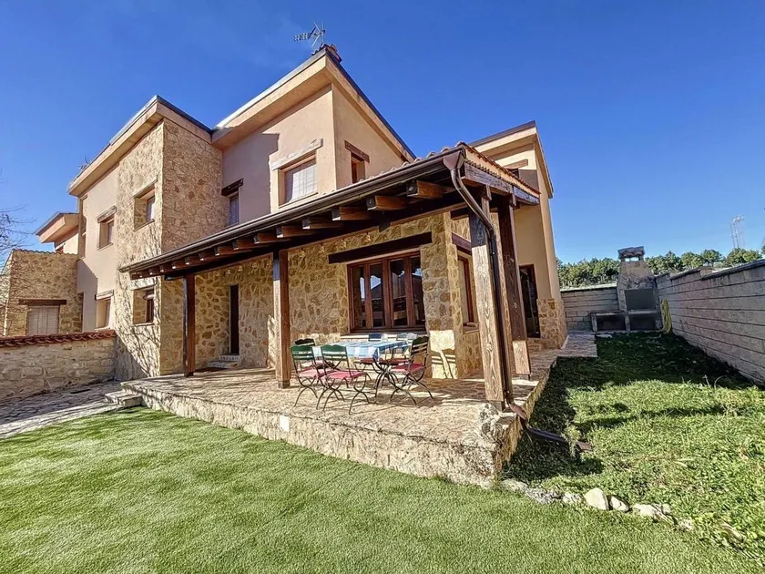 Ferme avec jardin, barbecue et terrasse | Vue nature - Image 1