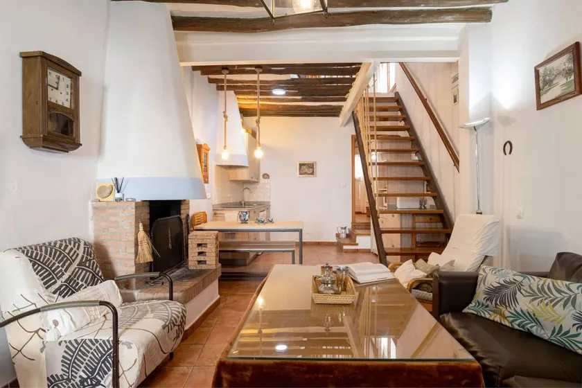 Holiday home with terrace | City view - Image 1