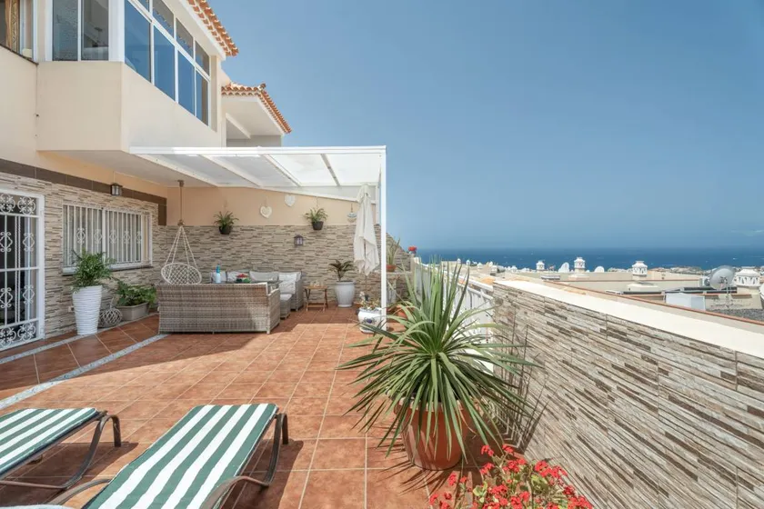 Children-friendly beautiful house with garden, terrace & barbeque | Mountain view | Good for workation - Image 1