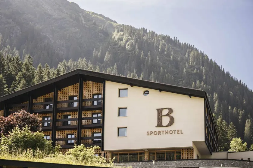 Child-friendly aparthotel with pool, sauna & BBQ | Mountain view | Ski nearby | Pet-friendly - Image 1
