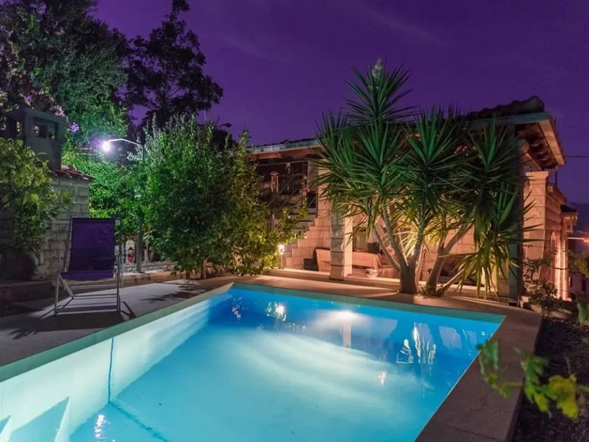 Fully equipped villa with private pool & terrace - Image 1