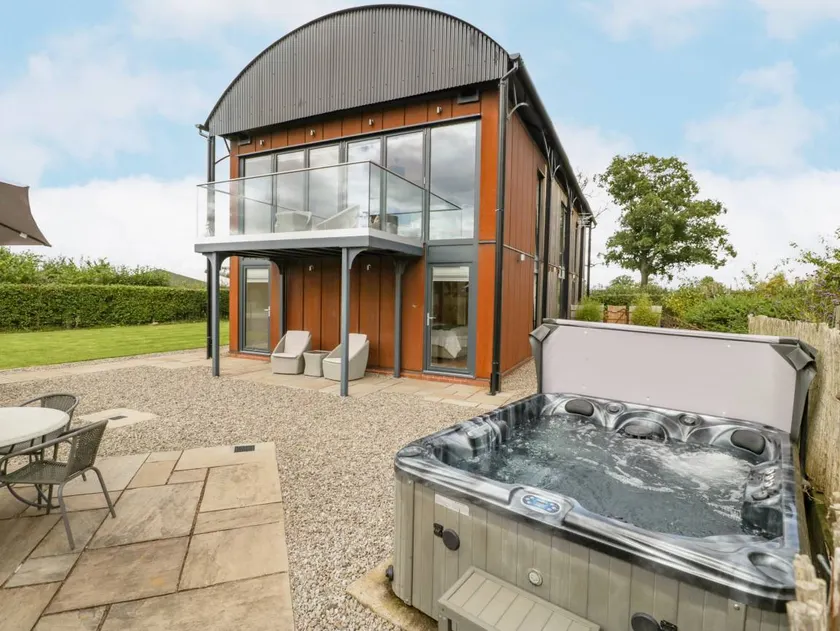 Cottage with garden & jacuzzi - Image 1