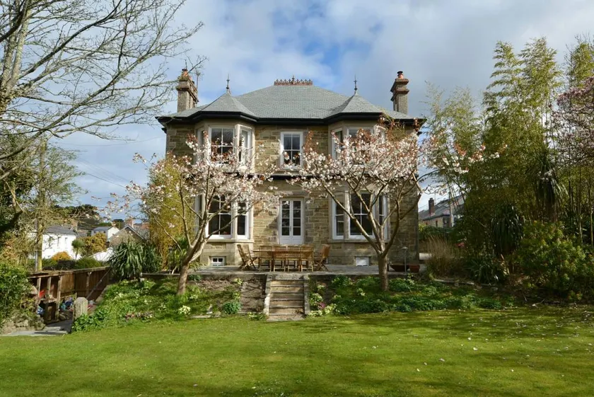 Child-friendly charming cottage with garden, BBQ & terrace | Sea view - Image 1
