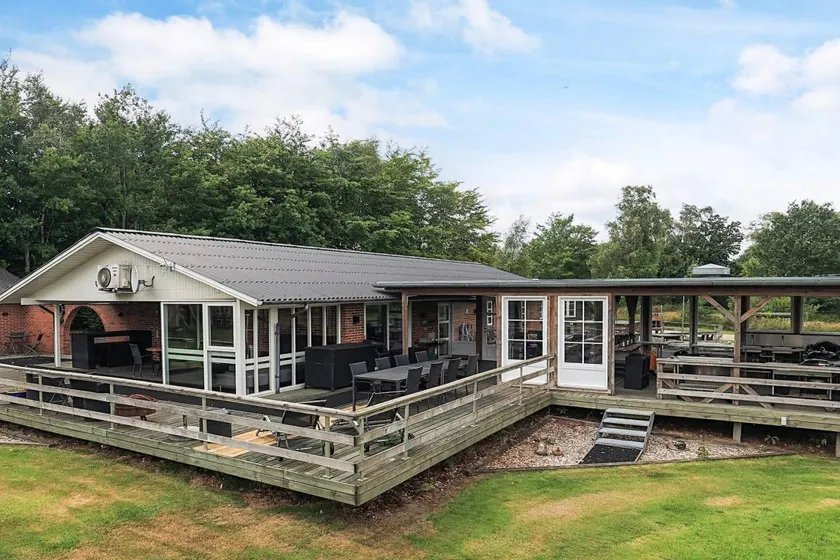 Holiday home with terrace, sauna & BBQ - Image 1
