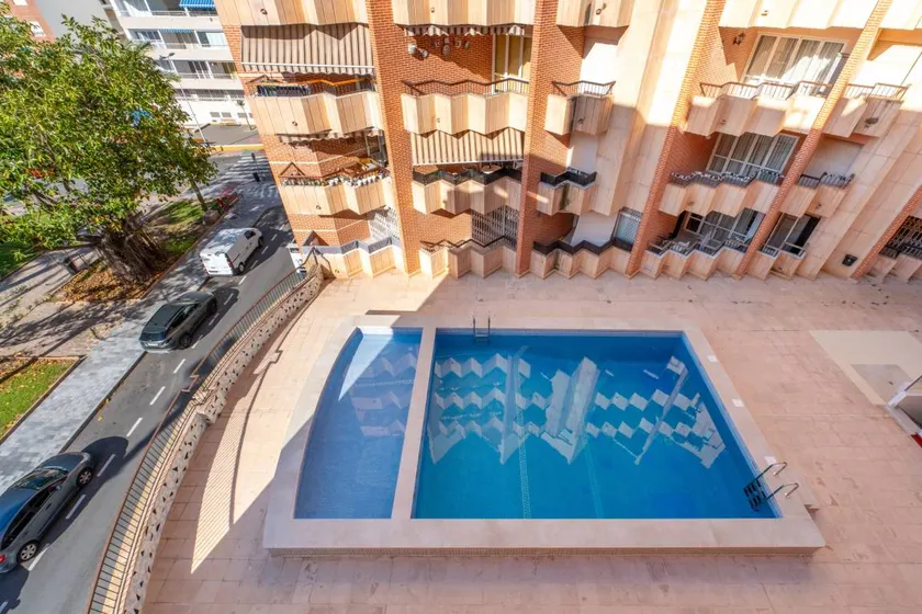 Flat with garden & pool | Beach view - Image 1