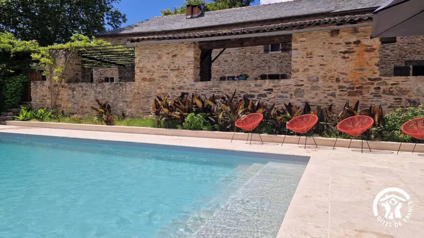 Fully equipped pleasant gite with barbeque, terrace & garden | Pets are welcome - Image 1