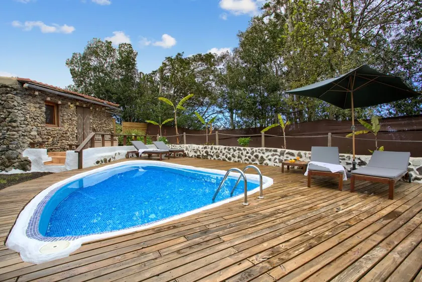 House with private pool, terrace & garden - Image 1