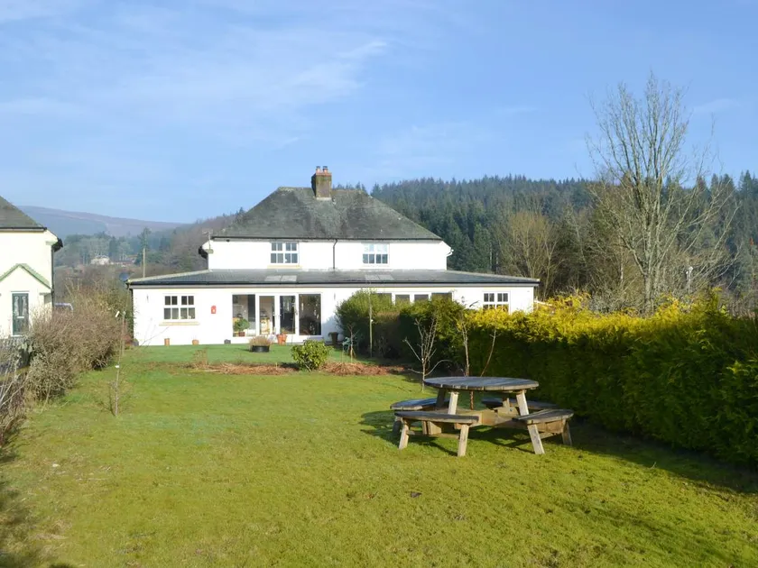 Family-friendly charming cottage with garden | River view - Image 1