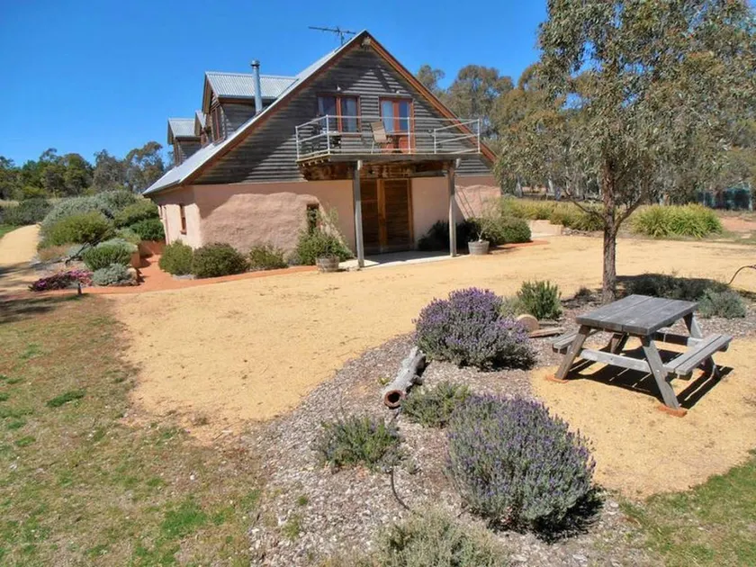 Lovely Rustic Cottage Rental on a Vineyard near Canberra, New South Wales - Image 1
