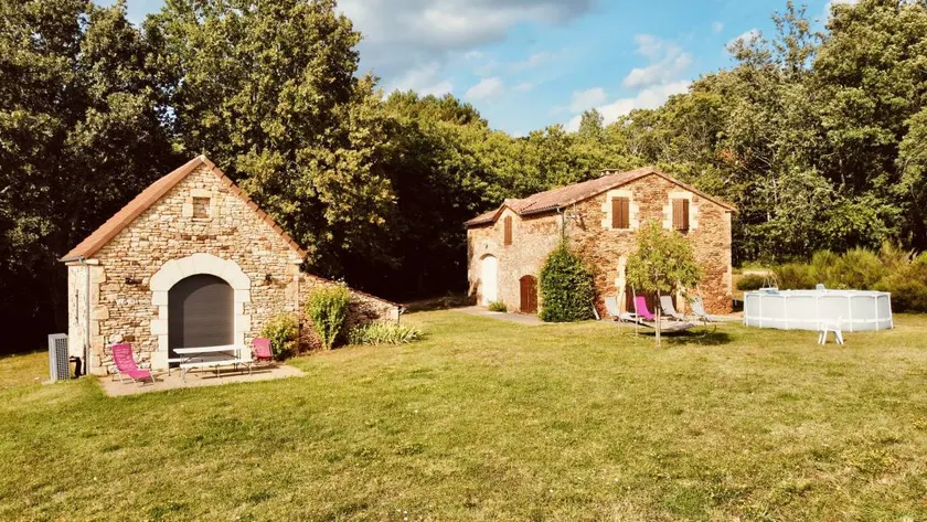 Holiday home with garden, barbecue & private pool - Image 1
