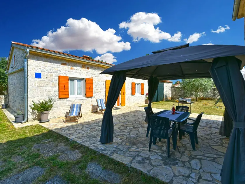 House with BBQ & terrace - Image 1
