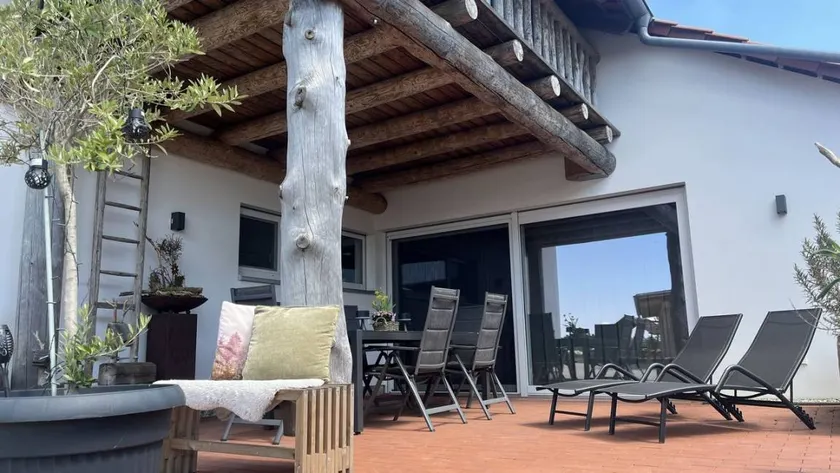 Holiday apartment with terrace, garden & barbecue - Image 1