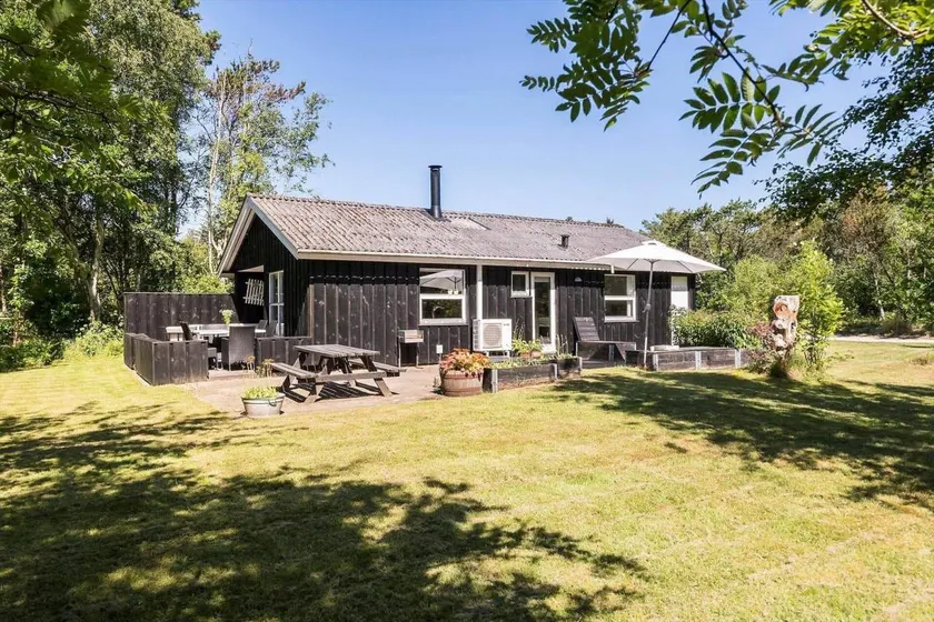 Lovely house with BBQ, terrace & sauna - Image 1