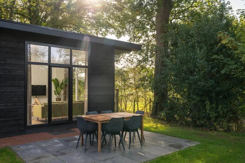 Chalet avec terrasse et jardin - Image 1