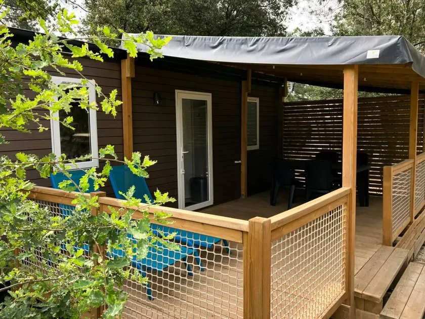 Mobile home with terrace, heated pool & garden - Image 1