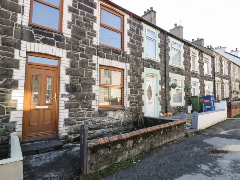 Cottage with garden & terrace - Image 1