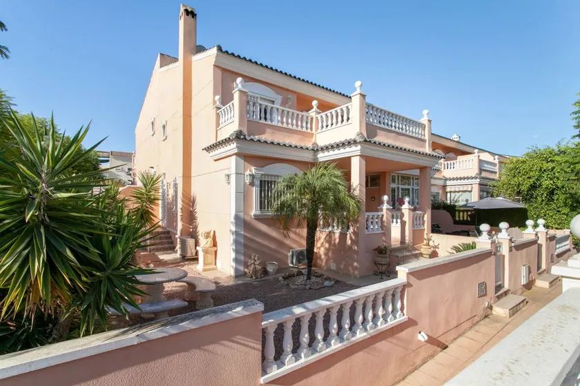 Magnifico chalet con piscina - Image 1