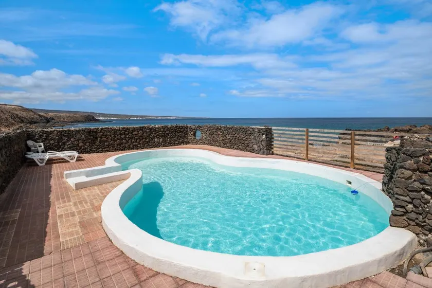 Vacation Apartment 'Playa Marina Eco Bungalow Arrieta' with Sea View, Private Terrace and Wi-Fi - Image 1