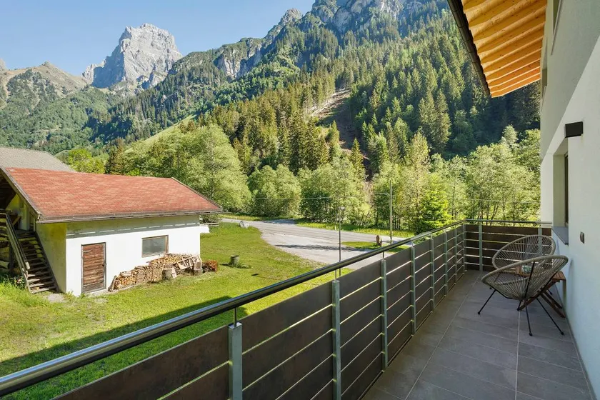 Apartment 'Nature House Mammoth Tree' – Strength, Tranquility & Connection to Nature - Image 1