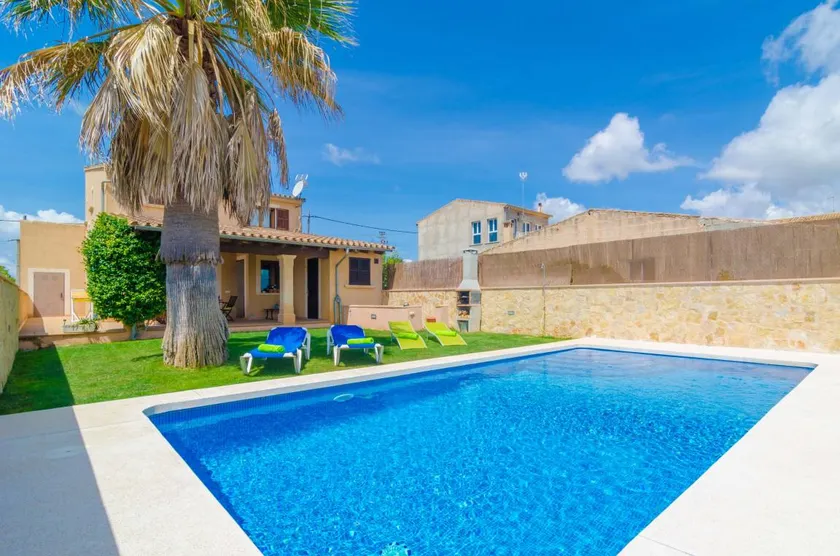 Villa with private pool, garden & terrace | Suitable for remote work - Image 1