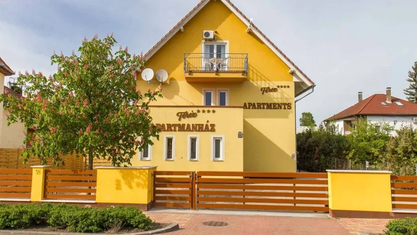 Holiday apartment with garden, BBQ & pool - Image 1