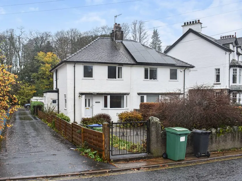 Cottage with garden | River view - Image 1